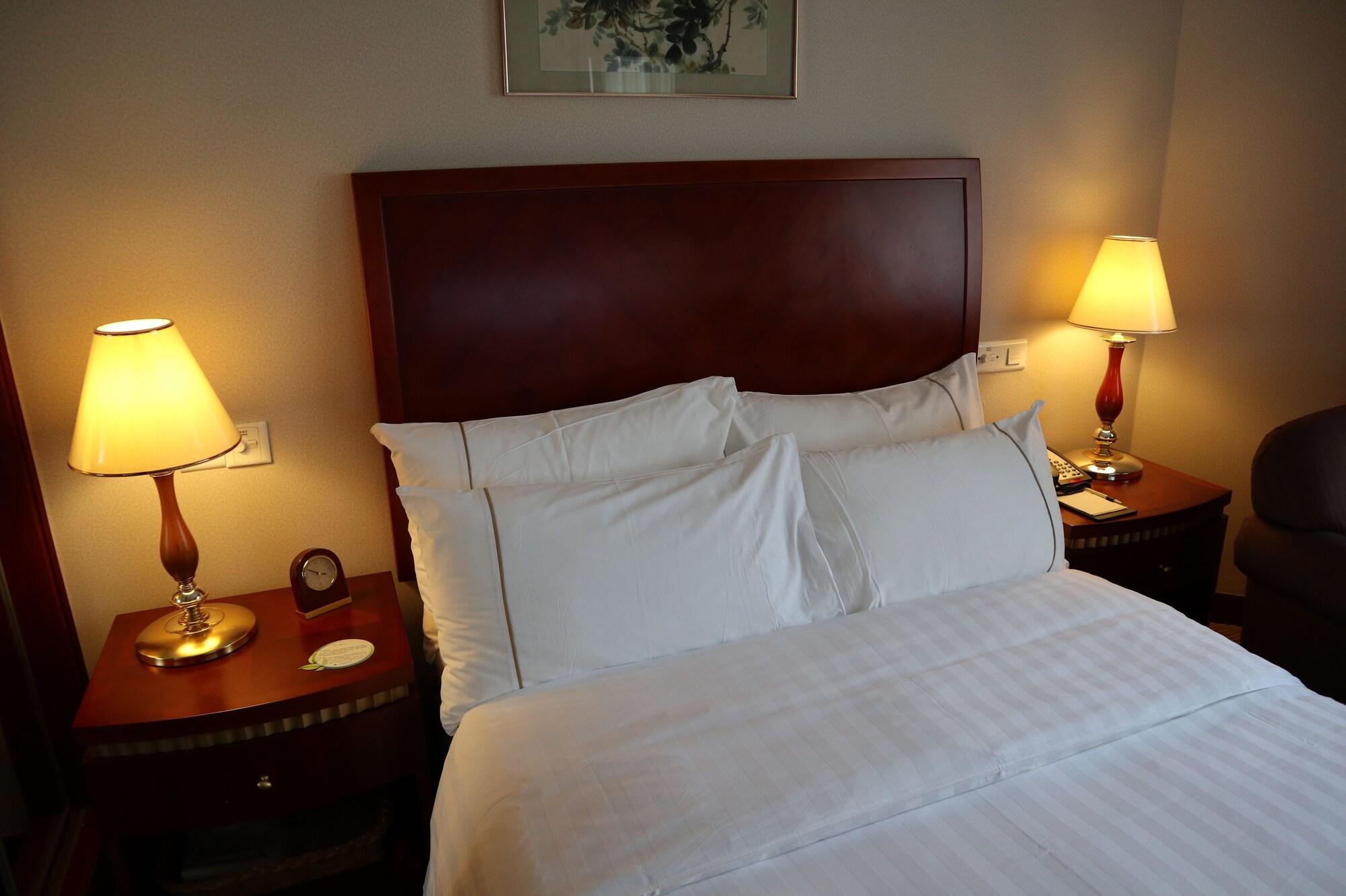 Jianguo Hotel Shanghai Exterior photo