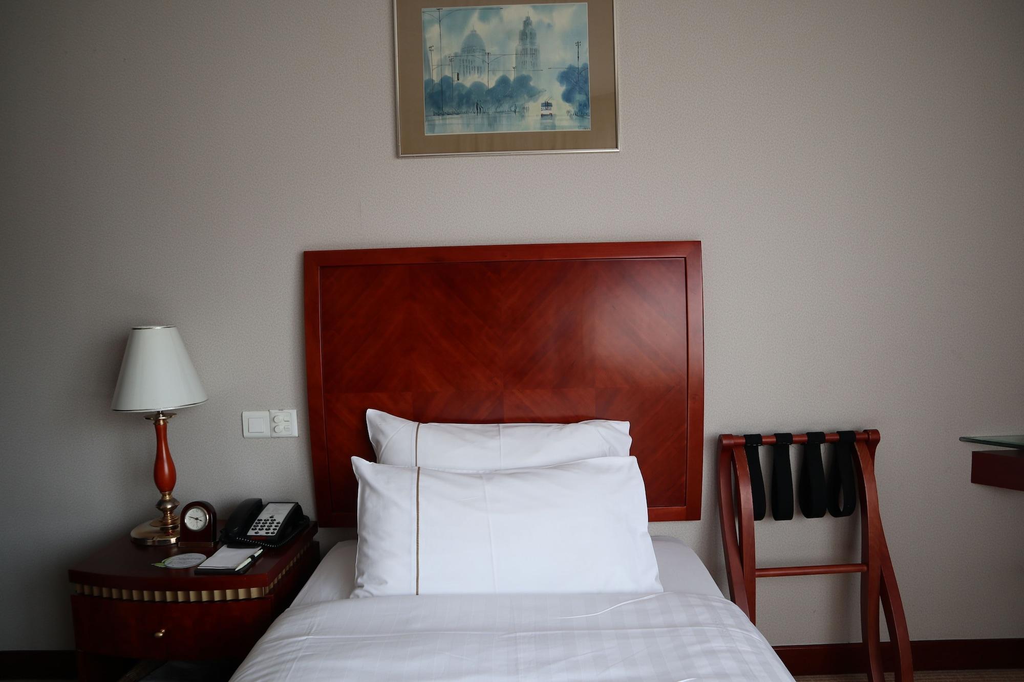 Jianguo Hotel Shanghai Exterior photo