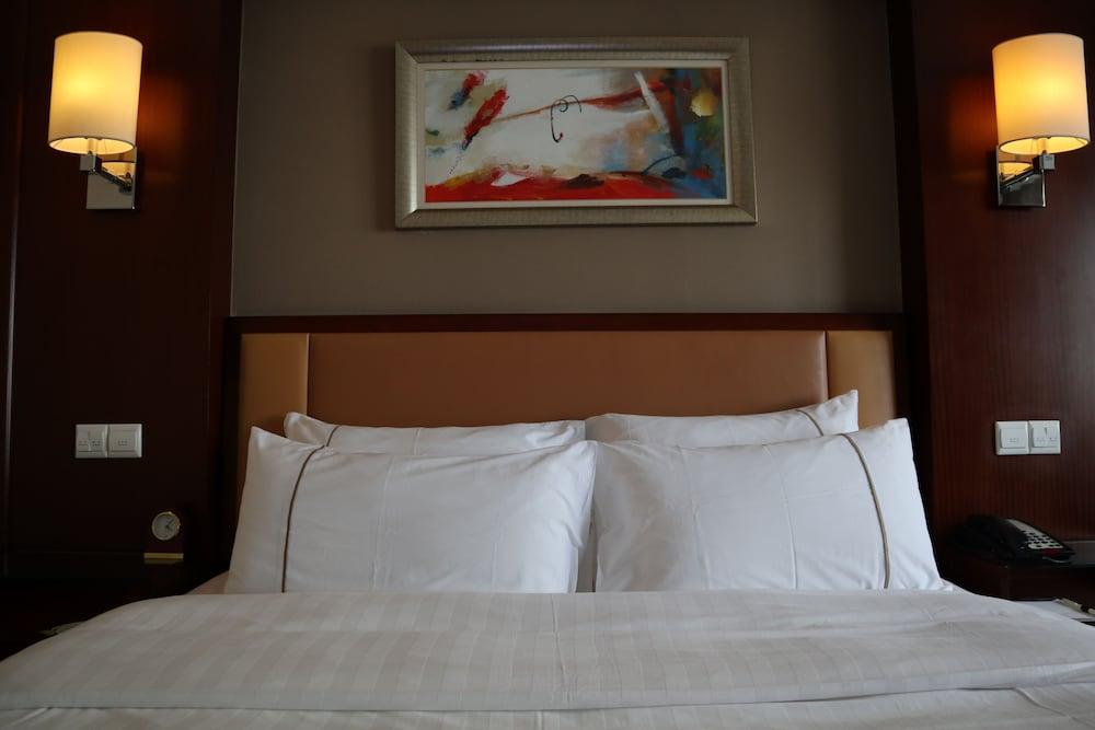 Jianguo Hotel Shanghai Exterior photo